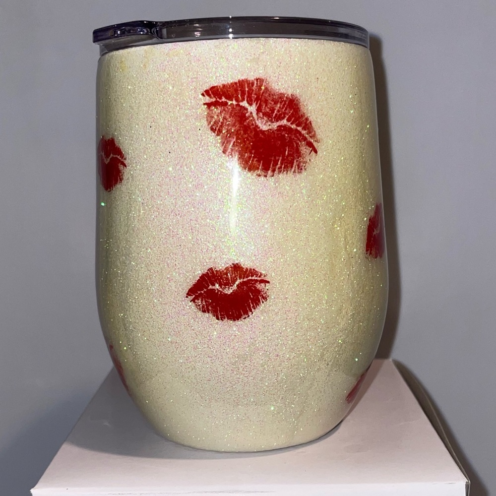 Glitter Kiss Print Tumbler